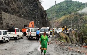 Jammu-Srinagar national highway closed due to landslides, 700 trucks stranded in Ramban