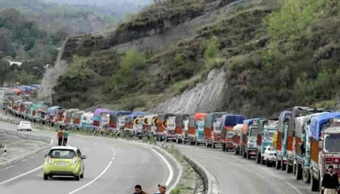 Due to unnecessary halting of fruit-laden vehicles on NH Bangladeshi traders threaten to wind up business activities in Kashmir