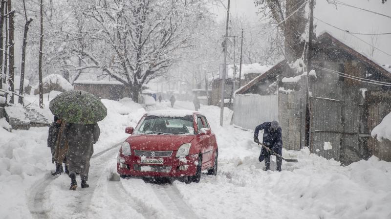 Fresh Snowfall Shuts Kashmir highway, Flight operations affected