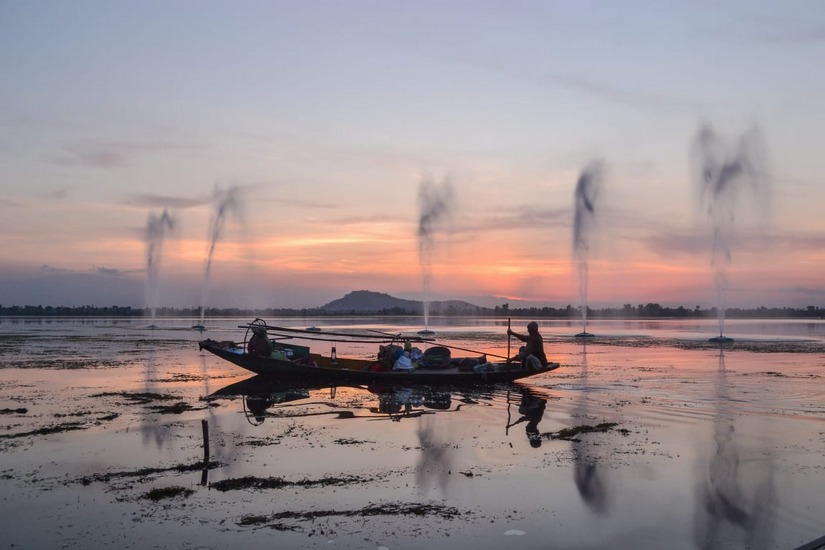Kashmir's Iconic Dal Lake: A Tragic decline threatening its existence