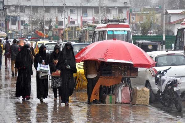 Heavy Rainfall Hits Kashmir MeT Predicts Continued Precipitation in the Coming Days