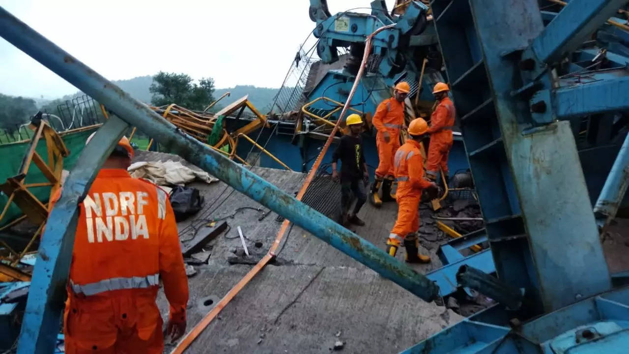 Tragic Incident: 17 Workers Killed as Samruddhi Expressway Crane Collapses in Maharashtra's Thane