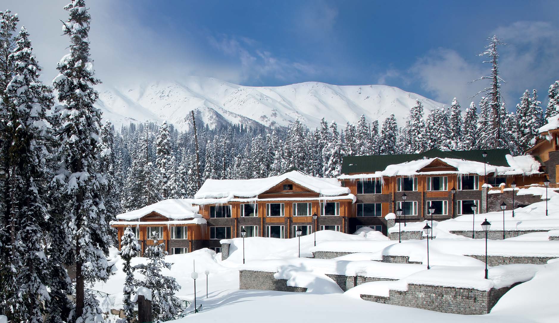 Kashmir's Winter Paradise Beckons: Tourists Flock to Valley's Snowy Delights