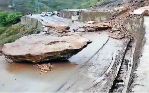 Highway Headache: Landslides and Shooting Stones Block Srinagar-Jammu Route