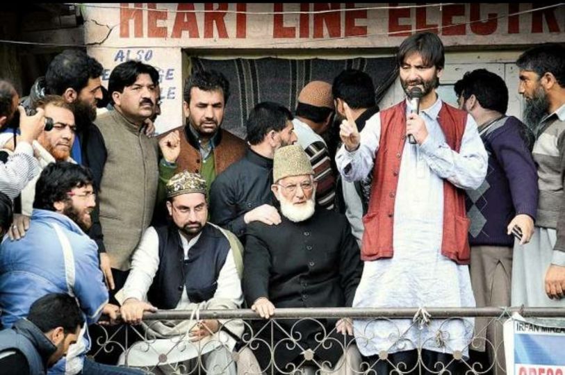 Hurriyat Conference likely to be banned under UAPA, TeH removes sign board from its office in Hyderpora
