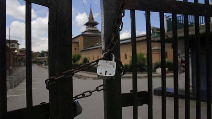 Anjuman-e-Auqaf condemns closure of Jamia Masjid for Friday prayers for the 20th straight week