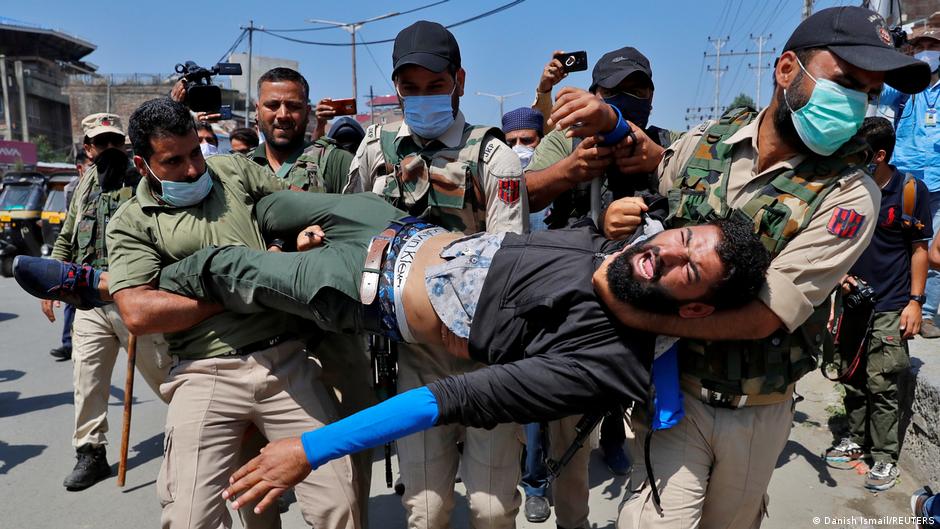 Why is anger rising over secretive militant burials in Kashmir?