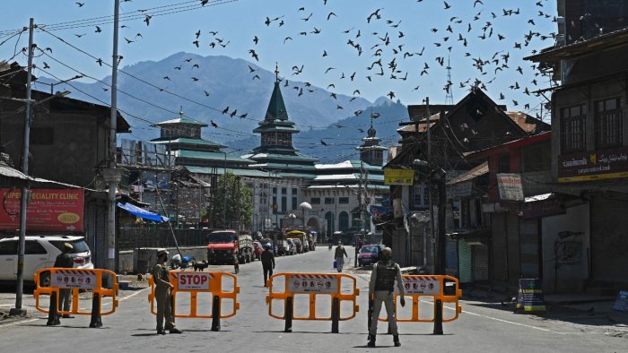J&K sees 2456 Covid infections, 5 deaths; Govt imposes weekend curfew