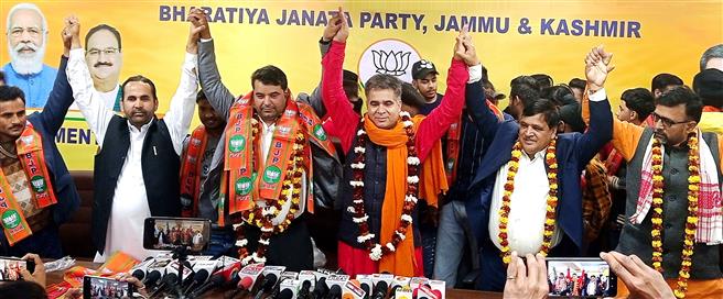 Ghulam Nabi Azad's Kin Mubashir Azad Joins BJP