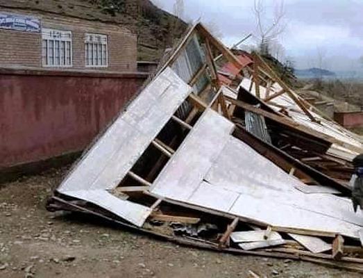 Cloudburst & Gusty winds wreak havoc, damage Houses, Vehicles in Kashmir parts