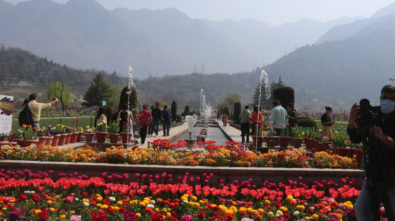 To beat the heat, Kashmir Valley emerging first choice of tourists coming from the rest of the India