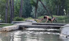 Heat wave grips Kashmir, MeT forecasts four day wet spell from today