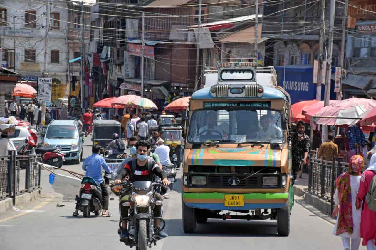 Kashmir reels under Heat Wave; Two-day wet spell from Tuesday predicts MeT