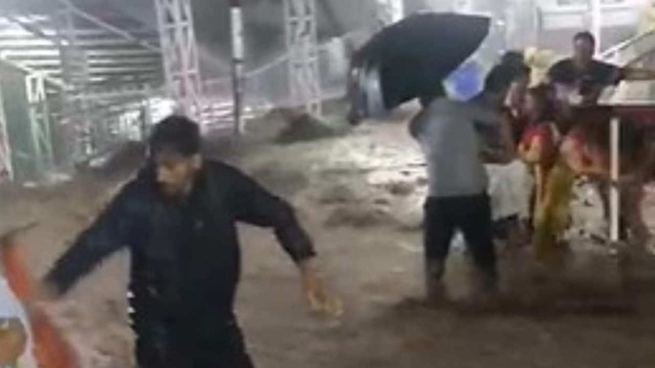 Vaishno Devi Yatra temporarily stopped due to flashfloods caused by heavy rains