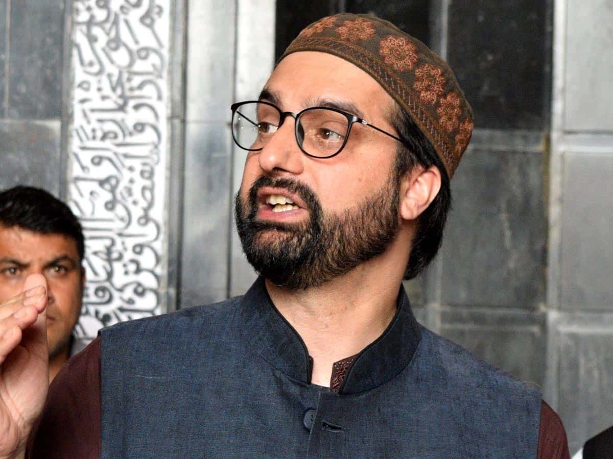 Mirwaiz Umar Farooq is not under house arrest: Manoj Sinha
