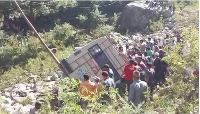 11 Dead, Several injured as mini-bus rolls down gorge in Poonch