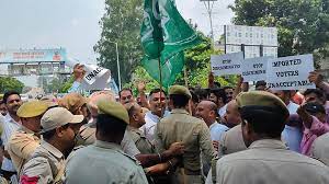 Baramulla tehsildar trying to enroll non-locals as voters: Mehbooba Mufti