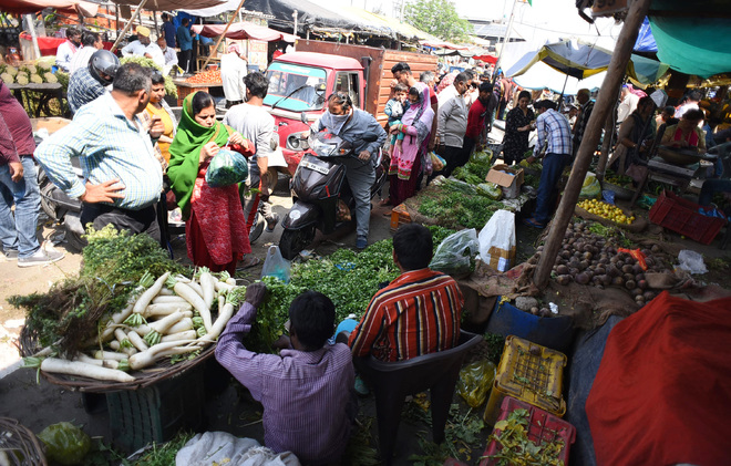 Authorities sit on exorbitant rates of poultry, vegetables, fruits across Kashmir Valley