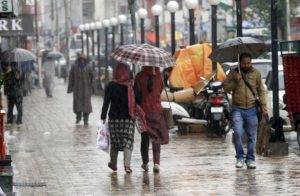 Light to moderate rains in plains, snowfall in upper reaches in J&K: Predicts MeT