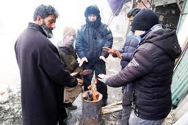 Kashmir, Ladakh shiver in sub-zero temperatures; Srinagar records season's coldest night; Pahalgam freezes at minus 5.3°C