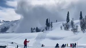 Two Polish skiers killed in avalanche in Gulmarg, 19 rescued