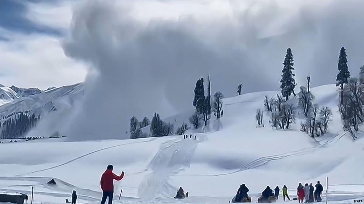 Two Polish skiers killed in avalanche in Gulmarg, 19 rescued