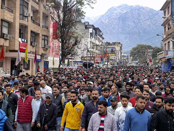 Traders and Shopkeepers held protest against Katra Ropeway