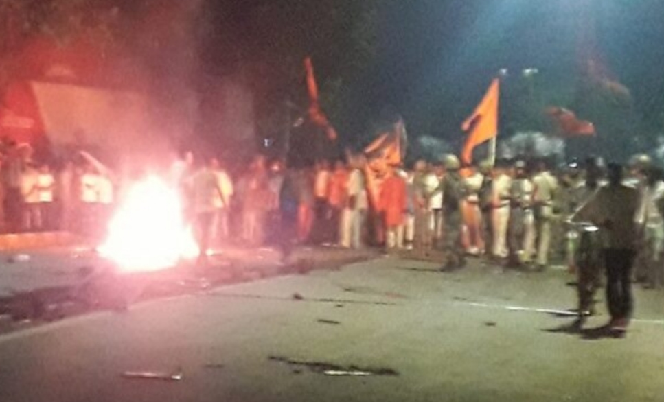 Violence erupts in Jamshedpur as two groups resort to Stone Pelting and Arson