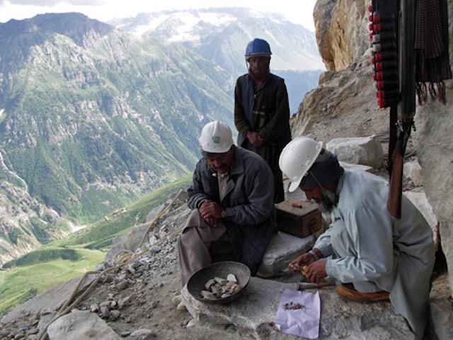 Scientific exploration of world's finest sapphire in Paddar likely to commence in June