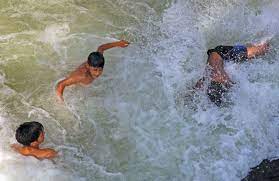 Record-breaking Heatwave Hits Kashmir: Season’s Hottest Day Recorded, MeT Predicts Hot and Humid Weather Ahead