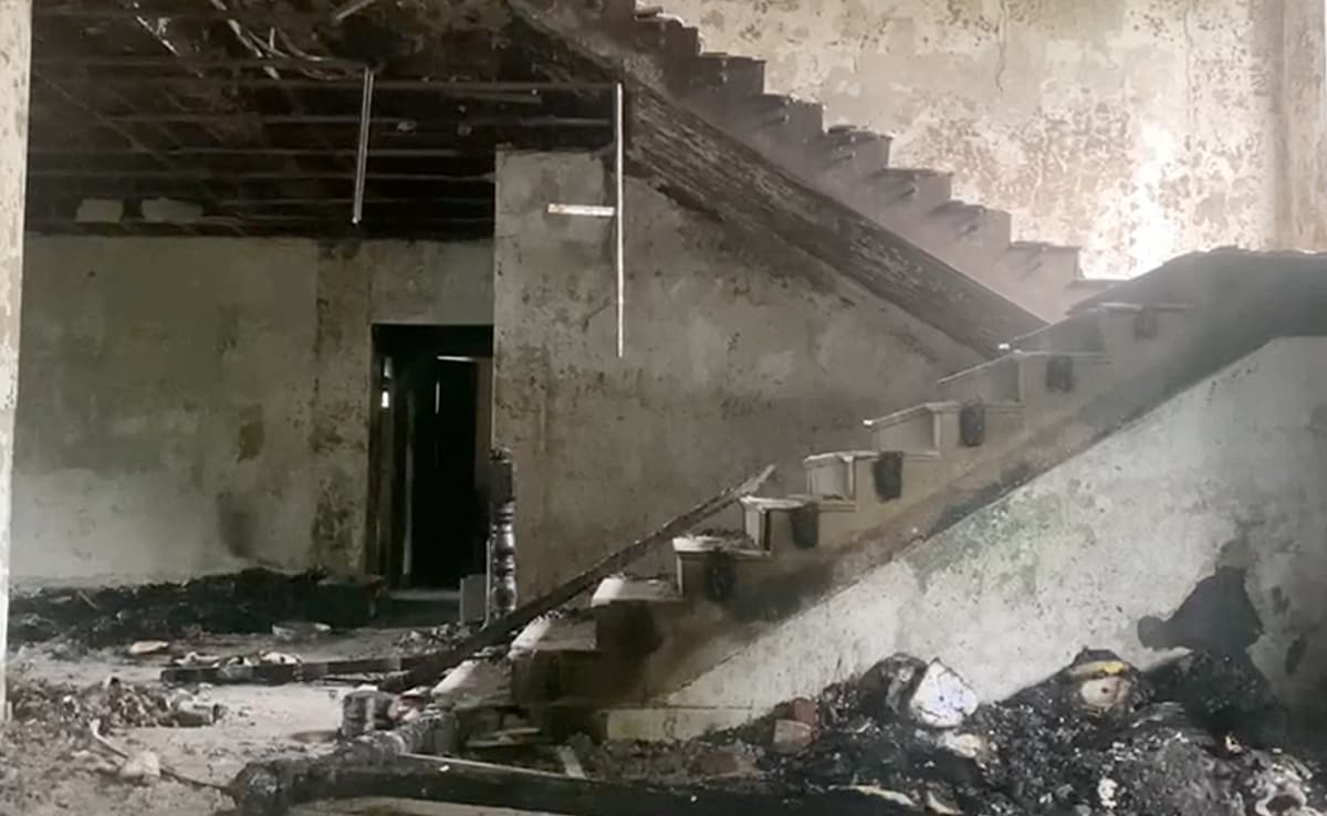 Union Minister RK Ranjan Singh’s residence in Imphal’s Imphal stormed and set ablaze
