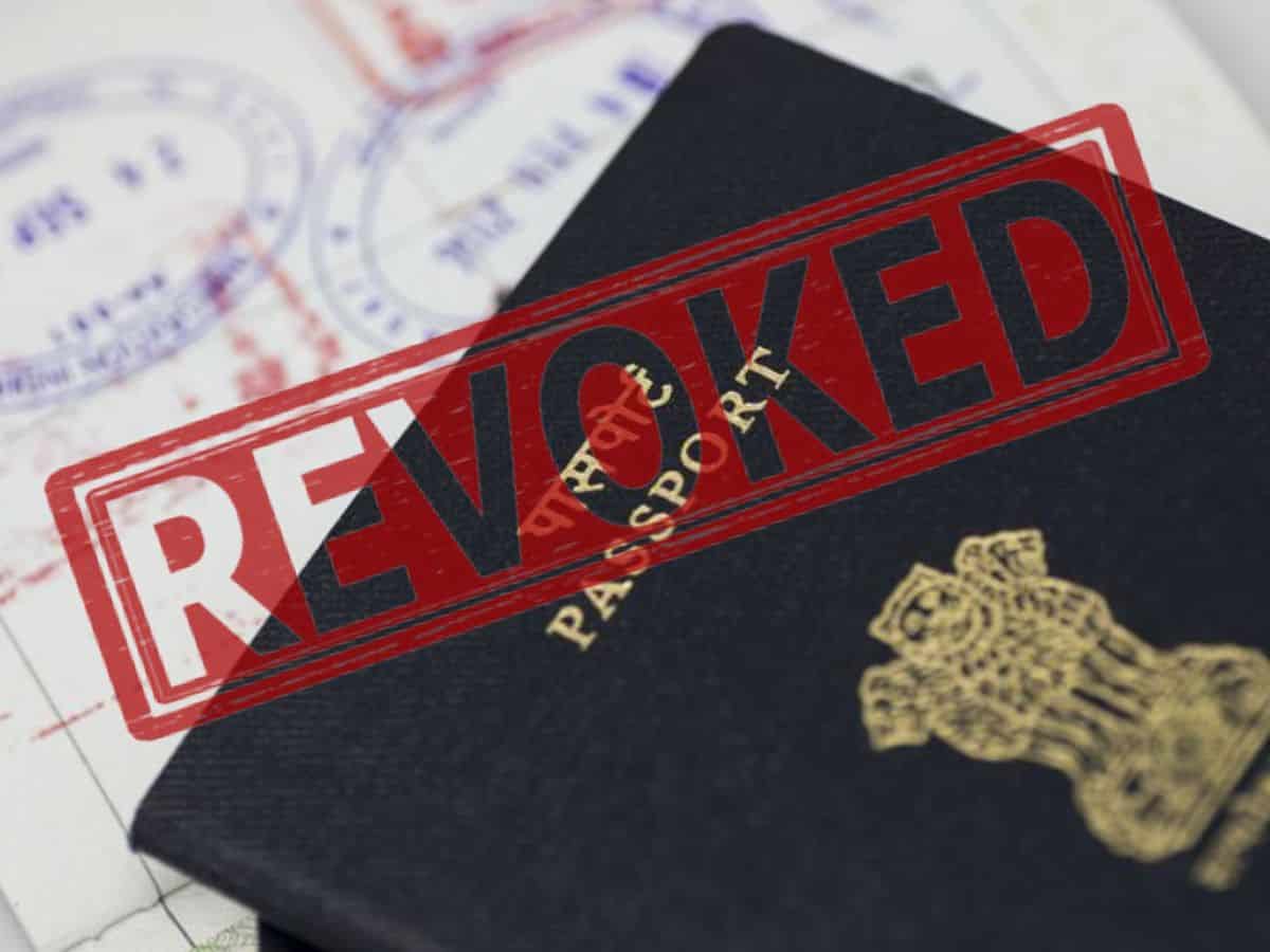 Citing security threats GoI suspends passports of Kashmiri Journalists, Political Activist
