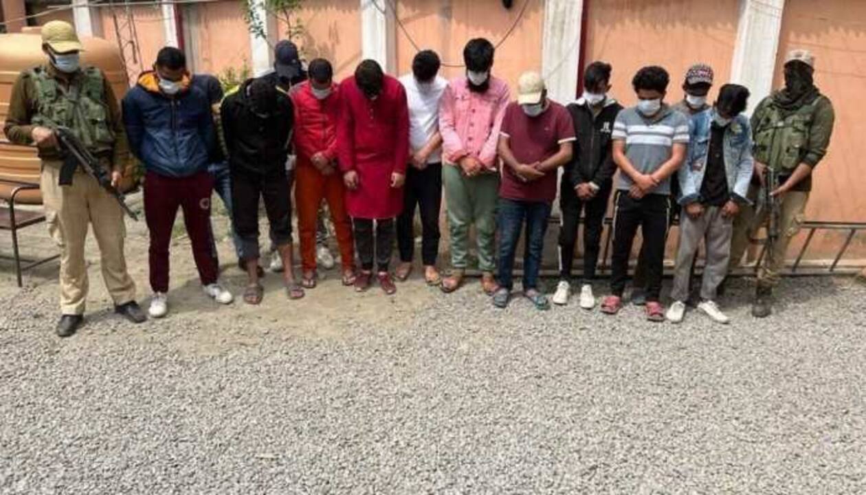 Police arrest 10 for trying to create unrest outside Srinagar mosque