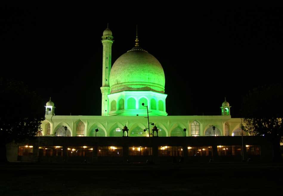 Waqf Board Suspends Entire Staff of Hazratbal Shrine Over Alleged Negligence of Duty