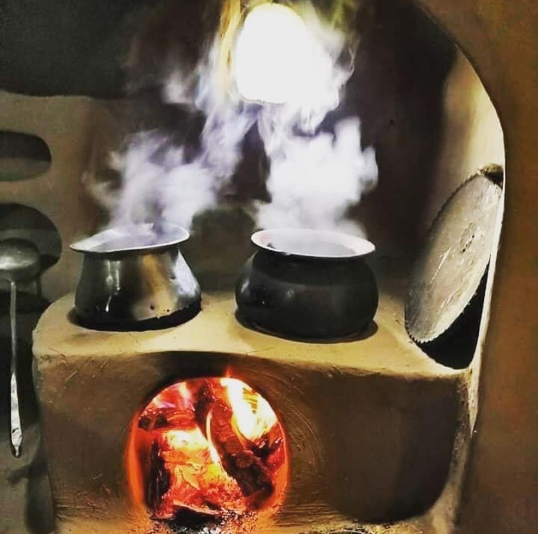 ‘Daan’, Kashmir’s Traditional Clay Stove: A Symbol of Resilience and Culture