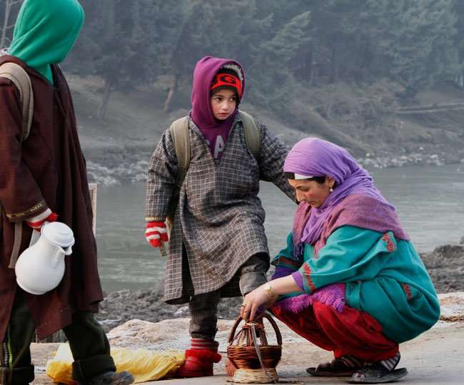 Braving the Chill: Kashmiri School Children Face Unrelenting Cold Due to Infrastructure Issues