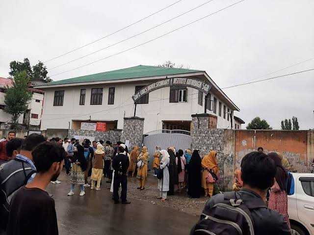 Early Winter Vacations for Kashmir Schools Under Consideration as Cold Wave Intensifies