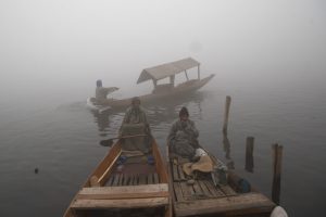 Srinagar Shivers Under Bone-Chilling Cold as Thick Fog Blankets City, Records Coldest Night