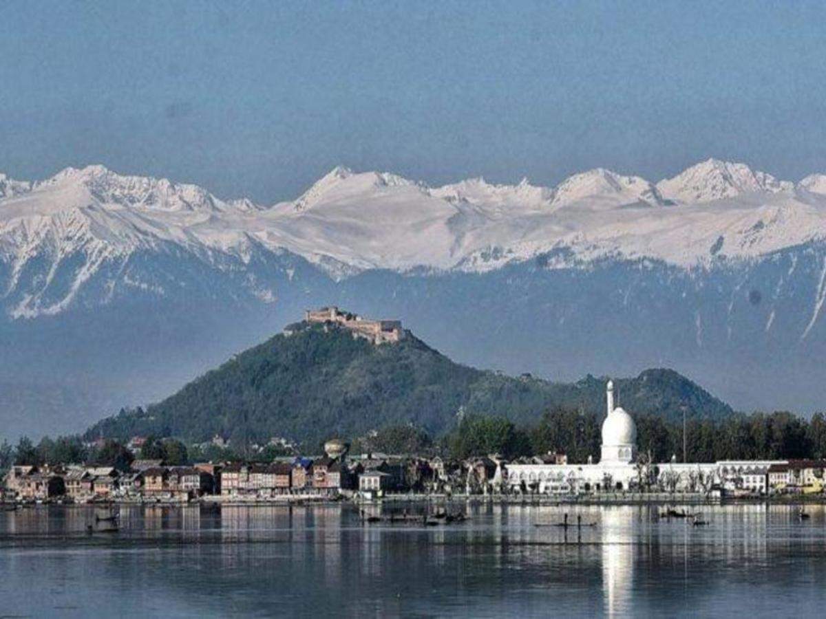 Frozen Symphony: Pir Panjal Sings in Snow, Pahalgam a Chilling Chorus