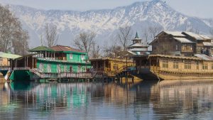 Delhi Shivers, Kashmir Sizzles: Unprecedented January Heatwave Melts Kashmir's Snowy Crown