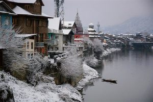 Mercury Dips Further in Kashmir Valley: No Relief from Bone-Chilling Cold