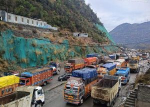 Srinagar-Jammu Highway Blocked for Second Day After Landslides, Stranding Travelers