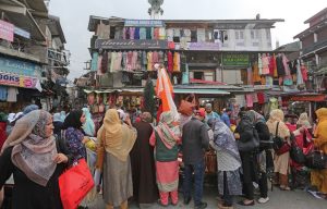 Ramadan Rush and Price Surge: Kashmiris Struggle with Soaring Food Costs