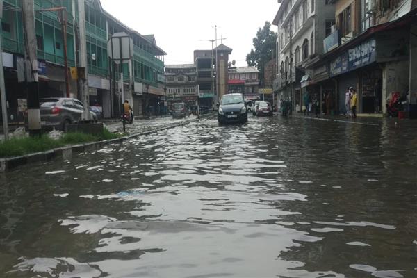 Incessant Rain Wreaks Havoc in Srinagar: Waterlogging, Dilapidated Roads Plague City