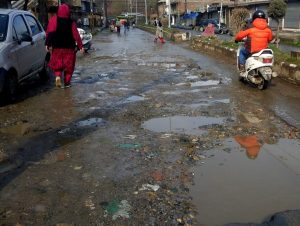 Srinagar's bumpy ride: Dilapidated roads become commuter nightmare