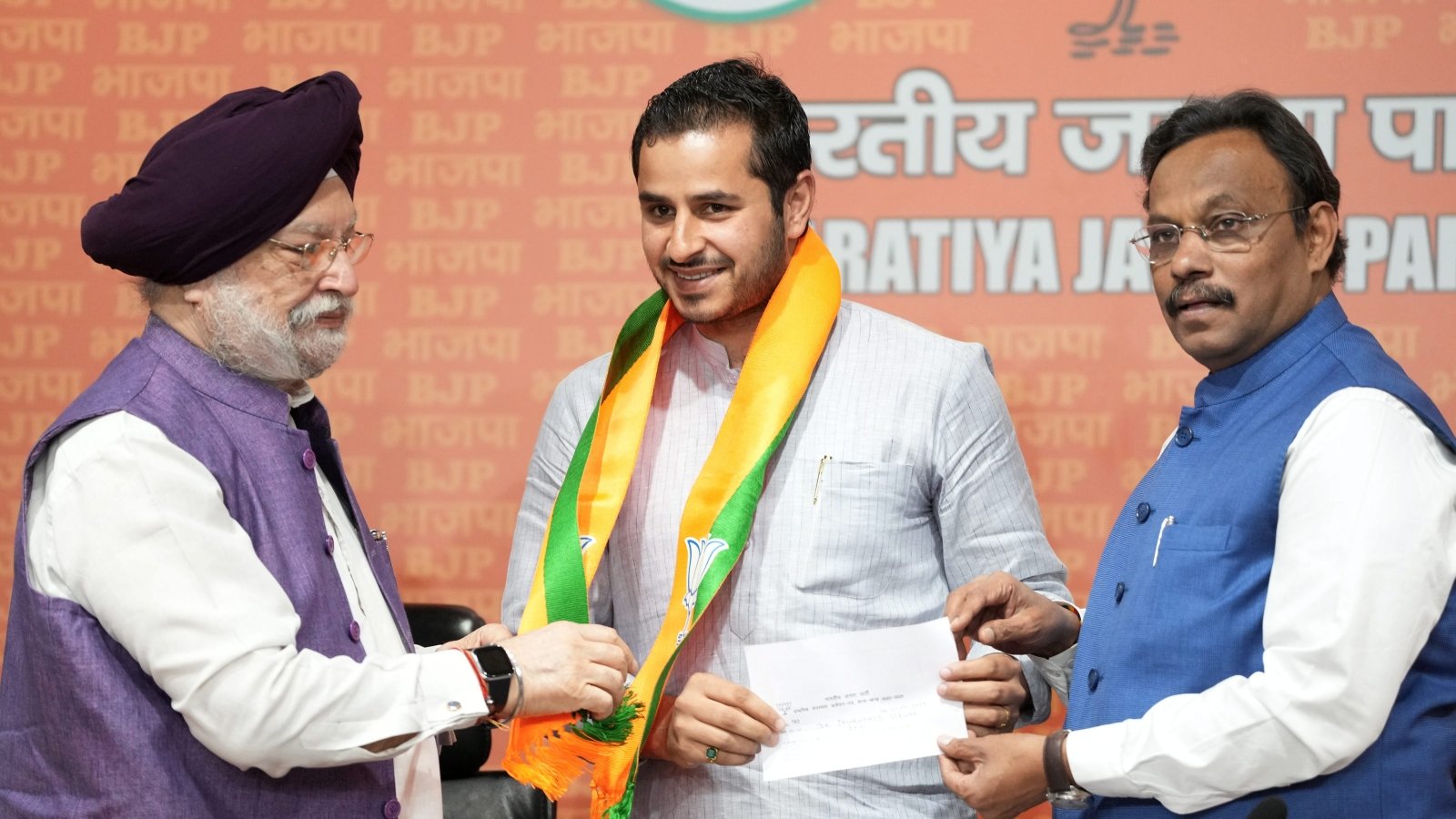 J&K Congress Spokesperson Crosses Over to BJP, Praises PM Modi's Vision for Kashmir