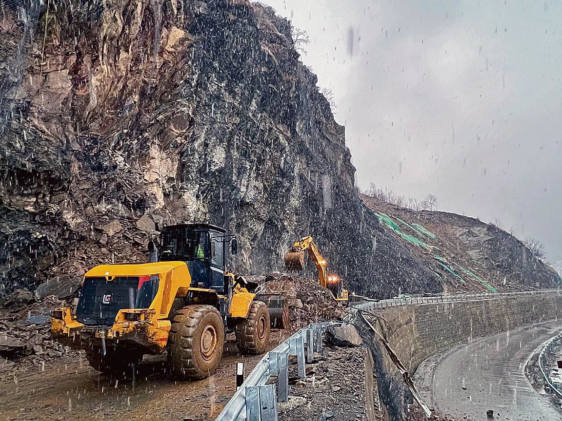 Jammu-Srinagar Highway Gets Urgent Repairs: 17 Vulnerable Points Identified