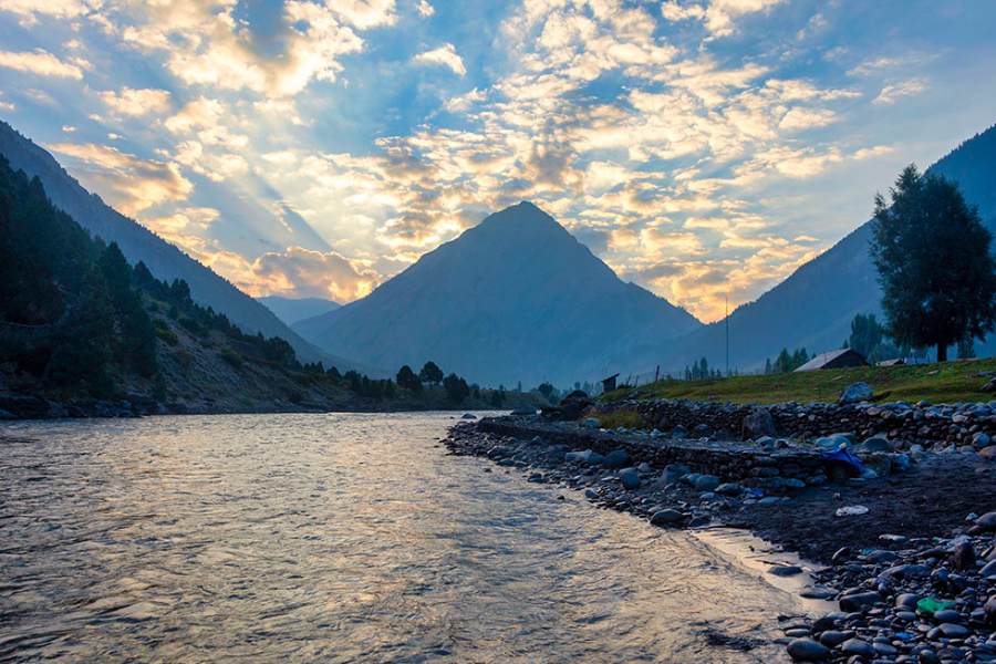 Find Solace in Kashmir’s Offbeat Destinations: A Guide to the Ultimate Retreat