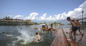 Kashmir Heatwave: Srinagar Records Highest Temperature in 25 Years!