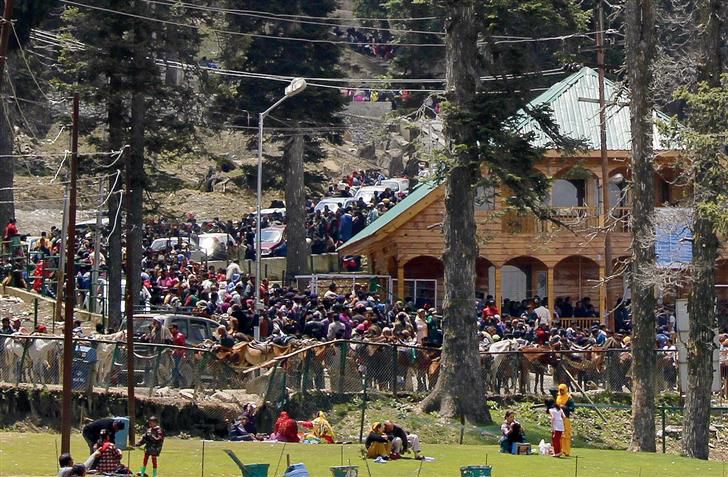 Kashmir's Golden Goose Laying Waste: Tourism Industry Alarmed